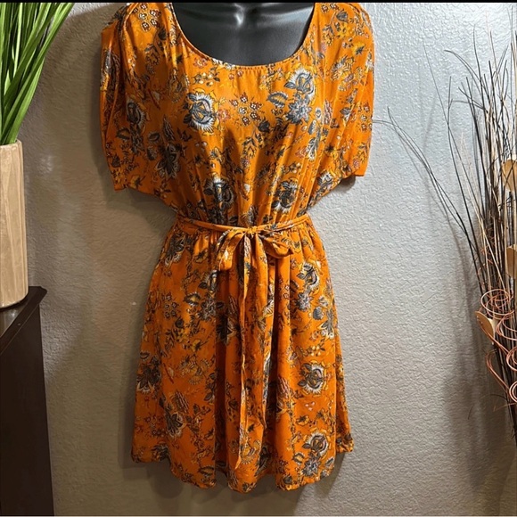 stradivarius Dresses & Skirts - #94 Stradivarius floral on orange Dolman sleeve mini Dress size small